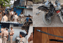 सुबह 4 बजे अचानक जागी पुलिस! गलियों में चला ताबड़तोड़ सर्च ऑपरेशन, हथियार-गांजा और संदिग्ध बाइक के साथ युवक पकड़े गए...