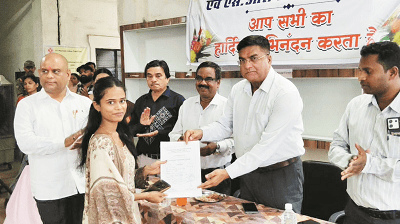 एसआर हॉस्पिटल चिखली में मार्कशीट वितरण समारोह, साइबर क्राइम और नए कानूनों पर छात्रों को किया जागरूक...