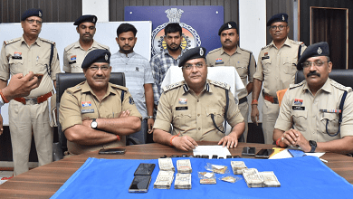 फेरीवाले बनकर करते थे रेकी, मेरठ में बेचते थे चोरी का सोना: दुर्ग पुलिस ने पकड़ा अंतरराज्यीय चोर गिरोह, 63 लाख का माल बरामद... 39 फेरीवाले बनकर करते थे रेकी, मेरठ में बेचते थे चोरी का सोना: दुर्ग पुलिस ने पकड़ा अंतरराज्यीय चोर गिरोह, 63 लाख का माल बरामद...