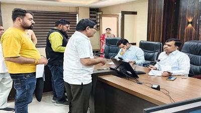 कलेक्टर ने जिला स्तरीय जनसुनवाई में 283 आवेदनों की सुनवाई की अनुभाग एवं तहसील स्तर पर जनुसनवाई...