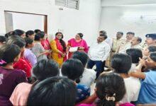 कलेक्टर ने अनुसूचित जाति महाविद्यालयीन कन्या छात्रावास का किया निरीक्षण छात्रावास में व्यवस्थाएं सुधारने तथा सुविधाएं मुहैया कराने के दिए निर्देश छात्राओं को मिलजुल कर रहने की दी हिदायत