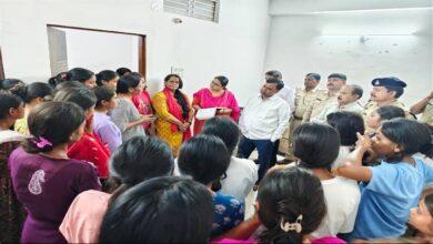 कलेक्टर ने अनुसूचित जाति महाविद्यालयीन कन्या छात्रावास का किया निरीक्षण छात्रावास में व्यवस्थाएं सुधारने तथा सुविधाएं मुहैया कराने के दिए निर्देश छात्राओं को मिलजुल कर रहने की दी हिदायत 10 कलेक्टर ने अनुसूचित जाति महाविद्यालयीन कन्या छात्रावास का किया निरीक्षण छात्रावास में व्यवस्थाएं सुधारने तथा सुविधाएं मुहैया कराने के दिए निर्देश छात्राओं को मिलजुल कर रहने की दी हिदायत