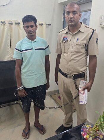 नशे के विरुद्ध कार्यवाही में उतई पुलिस को सफलता, अवैध शराब बिक्री करते आरोपी गिरफ्तार...
