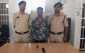धारदार हथियार लहराकर आमजन को भयभीत करने वाला आरोपी गिरफ्तार, पुलिस की त्वरित कार्यवाही...