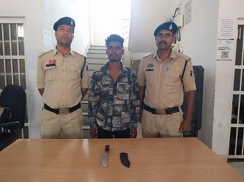 धारदार हथियार लहराकर आमजन को भयभीत करने वाला आरोपी गिरफ्तार, पुलिस की त्वरित कार्यवाही...