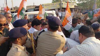 अवैध जमाव एवं शासकीय कार्य में बाधा डालने वाले 08 आरोपी गिरफ्तार, पुतला दहन के दौरान पुलिसकर्मी घायल...