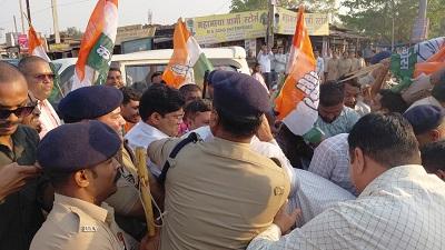 अवैध जमाव एवं शासकीय कार्य में बाधा डालने वाले 08 आरोपी गिरफ्तार, पुतला दहन के दौरान पुलिसकर्मी घायल...