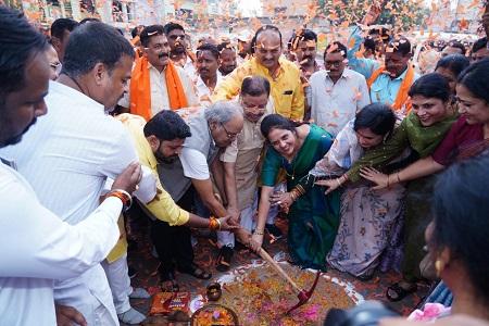 विकास को मिली तेज रफ्तार: सांसद बृजमोहन अग्रवाल ने 419 लाख से अधिक के कार्यों का भूमिपूजन एवं लोकार्पण...
