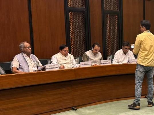 संसदीय समिति की बैठक में सांसद बृजमोहन अग्रवाल, उर्वरक और औषधि क्षेत्र में बड़े सुधारों पर जोर