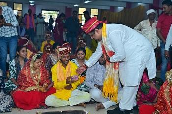 मुख्यमंत्री कन्या विवाह में शामिल हुए मंत्री गजेन्द्र यादव, नवदंपत्तियों को दिये आशीर्वाद...