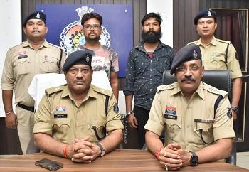 अंतरराज्यीय अफीम तस्करी नेटवर्क पर दुर्ग पुलिस की लगातार कार्यवाही जारी, दो तस्कर झारखंड गुमला से गिरफ्तार... 1 अंतरराज्यीय अफीम तस्करी नेटवर्क पर दुर्ग पुलिस की लगातार कार्यवाही जारी, दो तस्कर झारखंड गुमला से गिरफ्तार...