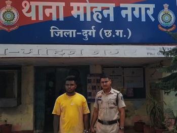 मोबाइल से ऑनलाइन जुआ-सट्टा चला रहा था युवक, दुर्ग पुलिस ने रंगे हाथों दबोचा, नगदी और मोबाइल जब्त...