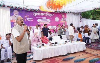 सांसद बृजमोहन अग्रवाल का समोदा में 'सुशासन' अवतार: शिविर में मौक़े पर ही किया जनसमस्याओं का समाधान, लापरवाही पर अधिकारियों को फटकारा... 28 सांसद बृजमोहन अग्रवाल का समोदा में 'सुशासन' अवतार: शिविर में मौक़े पर ही किया जनसमस्याओं का समाधान, लापरवाही पर अधिकारियों को फटकारा...