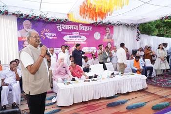 सांसद बृजमोहन अग्रवाल का समोदा में 'सुशासन' अवतार: शिविर में मौक़े पर ही किया जनसमस्याओं का समाधान, लापरवाही पर अधिकारियों को फटकारा... 3 सांसद बृजमोहन अग्रवाल का समोदा में 'सुशासन' अवतार: शिविर में मौक़े पर ही किया जनसमस्याओं का समाधान, लापरवाही पर अधिकारियों को फटकारा...