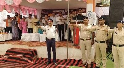 सुशासन तिहार में यातायात जागरूकता अभियान, नागरिकों को सड़क सुरक्षा नियमों के पालन की दिलाई गई शपथ...