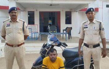अवैध शराब बिक्री पर दुर्ग पुलिस की लगातार कार्यवाही, एक्टिवा वाहन में शराब परिवहन करते आरोपी गिरफ्तार...