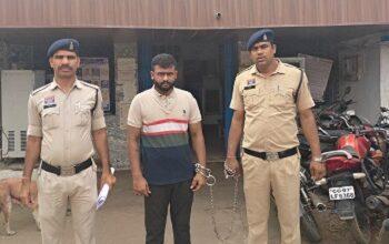 भिलाई में मौत बनकर दौड़ी कार: रेड सिग्नल पर खड़े लोगों को कुचला, 2 की मौत, NDPS केस वाला आरोपी गिरफ्तार... 40 भिलाई में मौत बनकर दौड़ी कार: रेड सिग्नल पर खड़े लोगों को कुचला, 2 की मौत, NDPS केस वाला आरोपी गिरफ्तार...