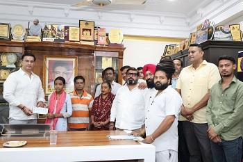 भिलाई में जरूरतमंद छात्रों को मिली शिक्षा सहायता, NEET की तैयारी कर रही मेधावी छात्रा को ₹20 हजार की मदद... 5 भिलाई में जरूरतमंद छात्रों को मिली शिक्षा सहायता, NEET की तैयारी कर रही मेधावी छात्रा को ₹20 हजार की मदद...