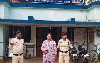 केयर टेकर द्वारा बुजुर्ग दंपत्ति के खाते से राशि आहरण करने वाली आरोपिया गिरफ्तार... 4 केयर टेकर द्वारा बुजुर्ग दंपत्ति के खाते से राशि आहरण करने वाली आरोपिया गिरफ्तार...