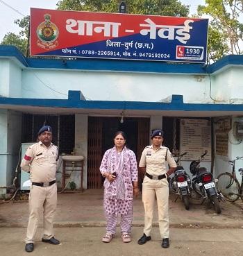 केयर टेकर द्वारा बुजुर्ग दंपत्ति के खाते से राशि आहरण करने वाली आरोपिया गिरफ्तार... 1 केयर टेकर द्वारा बुजुर्ग दंपत्ति के खाते से राशि आहरण करने वाली आरोपिया गिरफ्तार...
