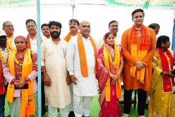 घुमका नगर पंचायत चुनाव: भाजपा प्रत्याशियों की नामांकन रैली में उमड़ा जनसैलाब, विधायक ललित चंद्राकर बोले... 1 घुमका नगर पंचायत चुनाव: भाजपा प्रत्याशियों की नामांकन रैली में उमड़ा जनसैलाब, विधायक ललित चंद्राकर बोले...