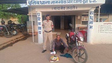 अवैध रूप से शराब परिवहन करने वाले पर दुर्ग पुलिस की लगातार कार्यवाही जारी,आरोपी को जामगांव आर पुलिस ने किया गिरफ्तार 39 अवैध रूप से शराब परिवहन करने वाले पर दुर्ग पुलिस की लगातार कार्यवाही जारी,आरोपी को जामगांव आर पुलिस ने किया गिरफ्तार