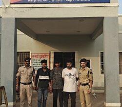 अवैध जुआ/ सट्टा पर दुर्ग पुलिस की लगातार कार्यवाही जारी,ग्राम धनोरा में सट्टा-पट्टी लिखते 03 आरोपी गिरफ्तार, नगदी एवं मोबाइल जप्त 11 अवैध जुआ/ सट्टा पर दुर्ग पुलिस की लगातार कार्यवाही जारी,ग्राम धनोरा में सट्टा-पट्टी लिखते 03 आरोपी गिरफ्तार, नगदी एवं मोबाइल जप्त