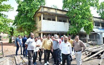 दुर्ग के ऐतिहासिक जेआरडी मल्टीपरपस स्कूल का होगा संरक्षण, शिक्षा मंत्री गजेन्द्र यादव ने किया निरिक्षण... 4 दुर्ग के ऐतिहासिक जेआरडी मल्टीपरपस स्कूल का होगा संरक्षण, शिक्षा मंत्री गजेन्द्र यादव ने किया निरिक्षण...