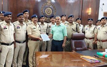 दुर्ग रेंज पुलिस की बड़ी उपलब्धि: उत्कृष्ट कार्य के लिए टीम को पुलिस महानिरीक्षक ने दिया नगद पुरस्कार...