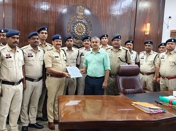 दुर्ग रेंज पुलिस की बड़ी उपलब्धि: उत्कृष्ट कार्य के लिए टीम को पुलिस महानिरीक्षक ने दिया नगद पुरस्कार...
