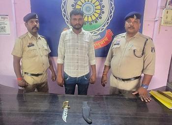 सार्वजनिक मार्ग पर धारदार हथियार लहराकर लोगों में भय उत्पन्न करने वाला आदतन बदमाश गिरफ्तार... 1 सार्वजनिक मार्ग पर धारदार हथियार लहराकर लोगों में भय उत्पन्न करने वाला आदतन बदमाश गिरफ्तार...