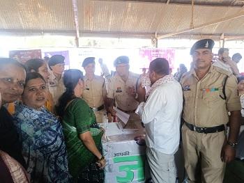 जनमित्र अभियान के तहत यातायात, साइबर सुरक्षा एवं नशा मुक्ति जागरूकता कार्यक्रम दारगांव और कोतवाली क्षेत्र में आयोजित...