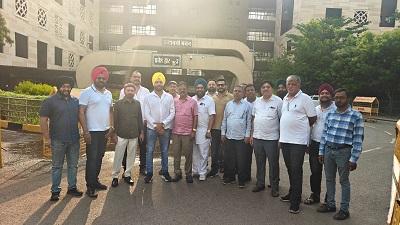 ट्रक-ट्रेलर पासिंग में आ रही दिक्कतों को लेकर ट्रांसपोर्टरों ने परिवहन आयुक्त से लगाई गुहार... 1 ट्रक-ट्रेलर पासिंग में आ रही दिक्कतों को लेकर ट्रांसपोर्टरों ने परिवहन आयुक्त से लगाई गुहार...