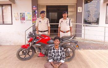 रास्ता रोककर लूट की घटना को अंजाम देने वाले आरोपी एवं विधि से संघर्षरत बालक गिरफ्तार...