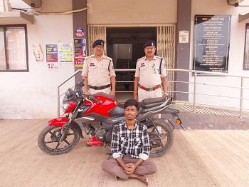 रास्ता रोककर लूट की घटना को अंजाम देने वाले आरोपी एवं विधि से संघर्षरत बालक गिरफ्तार... 1 रास्ता रोककर लूट की घटना को अंजाम देने वाले आरोपी एवं विधि से संघर्षरत बालक गिरफ्तार...