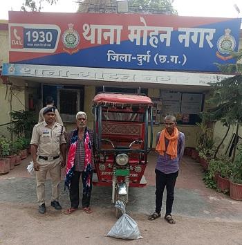 दुर्ग में अवैध शराब पर पुलिस का बड़ा एक्शन, ई-रिक्शा से सप्लाई कर रहे 2 आरोपी गिरफ्तार...