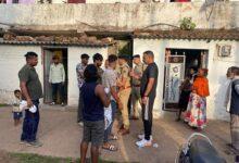 बॉम्बे आवास में सुबह 4 बजे पुलिस रेड, 5 बिना नंबर वाहन जब्त, कई संदिग्ध हिरासत में...