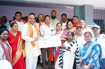 "सुशासन तिहार-2026" में विधायक ललित चन्द्राकर ने सुनी जनसमस्याएं, गर्भवती माताओं सुपोषण टोकरी व दिव्यांगों ट्रायसिकल प्रदान किया... 1 "सुशासन तिहार-2026" में विधायक ललित चन्द्राकर ने सुनी जनसमस्याएं, गर्भवती माताओं सुपोषण टोकरी व दिव्यांगों ट्रायसिकल प्रदान किया...
