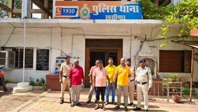 खुर्सीपार में हाईप्रोफाइल जुआ फड़ पर पुलिस की रेड, कार-बाइक समेत 16 लाख से ज्यादा की संपत्ति जब्त, 5 गिरफ्तार... 8 खुर्सीपार में हाईप्रोफाइल जुआ फड़ पर पुलिस की रेड, कार-बाइक समेत 16 लाख से ज्यादा की संपत्ति जब्त, 5 गिरफ्तार...