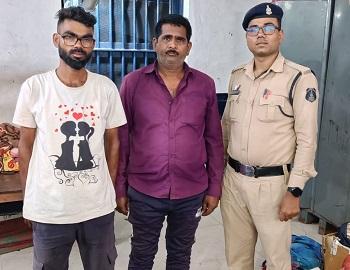 चोरी की ई-रिक्शा को बेचने की फिराक में घूम रहे दो आरोपी गिरफ्तार, पुलिस ने चोरी गई ई-रिक्शा बरामद की...
