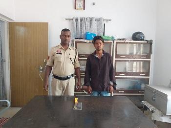 हाथ में धारदार हथियार लेकर आमजनों एवं राहगीरों को डराने-धमकाने वाले आरोपी को वैशाली नगर पुलिस ने किया गिरफ्तार...