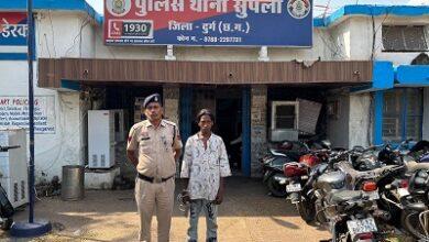 आर.के. ग्राउण्ड के पास आमजनो को धारदार लोहे का चाकु लहराकर डरा धमकाने वाले आरोपी पुलिस की गिरफ्त मे...