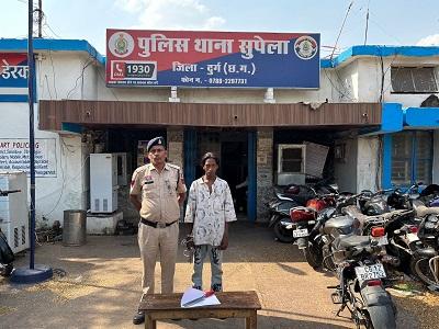 आर.के. ग्राउण्ड के पास आमजनो को धारदार लोहे का चाकु लहराकर डरा धमकाने वाले आरोपी पुलिस की गिरफ्त मे...