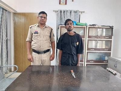 हाथ मे चाकु लेकर आमजनो एवं राहगिरो को डराने धमकाने वाले आदतन अपराधी सचिन उर्फ जहर को पकड़ने मे पुलिस को मिली सफलता
