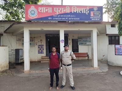 बीएसपी प्लांट से संगठित रूप से लौह स्क्रैप चोरी करने वाले आरोपी सांई एसोसिएट का क्रेन चालक रविन्द्र साहू को किया गया गिरफ्तार
