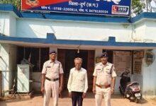 ऑपरेशन विश्वास के तहत दुर्ग पुलिस की कार्रवाई: घर की बाड़ी में छिपाकर रखा था गांजा, 65 वर्षीय आरोपी गिरफ्तार