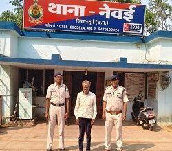 ऑपरेशन विश्वास के तहत दुर्ग पुलिस की कार्रवाई: घर की बाड़ी में छिपाकर रखा था गांजा, 65 वर्षीय आरोपी गिरफ्तार 4 ऑपरेशन विश्वास के तहत दुर्ग पुलिस की कार्रवाई: घर की बाड़ी में छिपाकर रखा था गांजा, 65 वर्षीय आरोपी गिरफ्तार