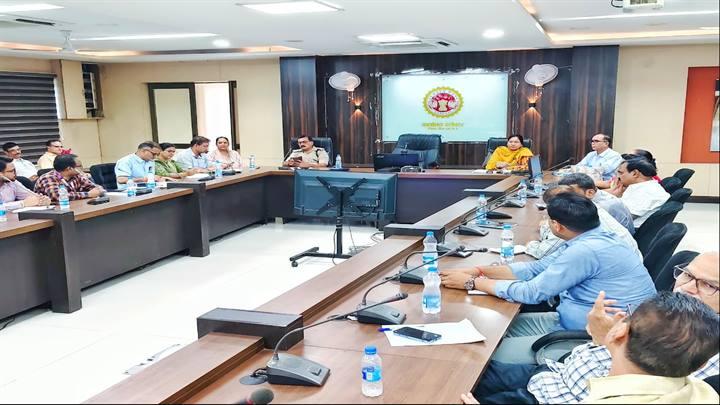 परीक्षा केन्द्र में पार्किंग और अभिभावकों के बैठने की व्यवस्था करें - अपर कलेक्टर 1 परीक्षा केन्द्र में पार्किंग और अभिभावकों के बैठने की व्यवस्था करें - अपर कलेक्टर