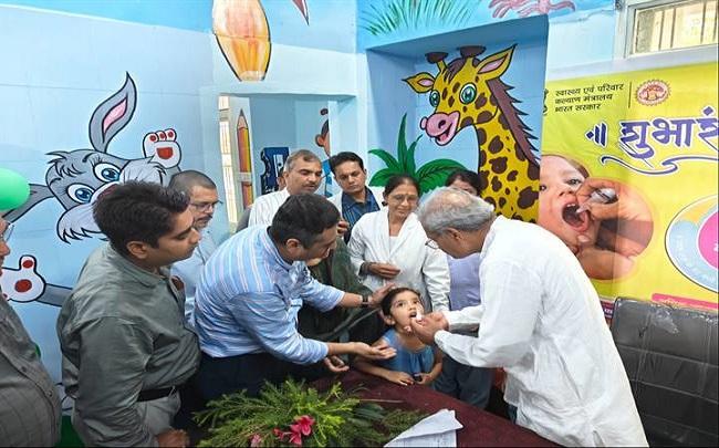 सांसद ने बच्‍चों को पोलियो की खुराक पिलाकर अभियान का किया शुभारंभ...