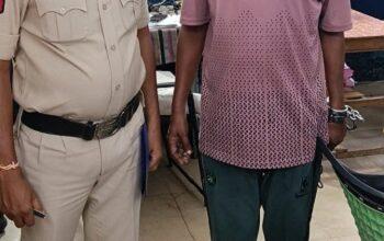 परीक्षा देने गई छात्रा की एक्टिवा चोरी, बेचने की फिराक में घूम रहा आरोपी गिरफ्तार... 8 परीक्षा देने गई छात्रा की एक्टिवा चोरी, बेचने की फिराक में घूम रहा आरोपी गिरफ्तार...